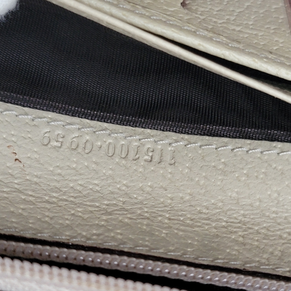 Gucci Tan Monogram Clutch With Kiss Lock - Picture 11 of 15